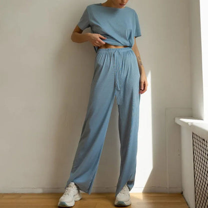 Women's Lounge Set – Short-Sleeved Top – Crop Fit – Wide Pants – Breathable Material