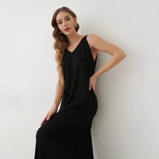 Women's Maxi Dress – Sleeveless – V-Neck – Pleated – Relaxed Fit – Spaghetti Straps