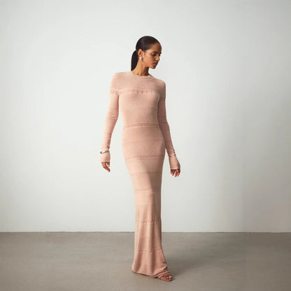 Dame Maxikjole – Slankt Snit – Langærmet – Ribstrikket – Rund Hals – Elegant Stil