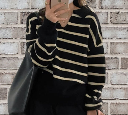 Women's Pullover – Relaxed Fit – Soft Wool Knit – V-neck – Striped Design