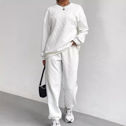 Women's Lounge Set – Knitted Twist Pattern – Relaxed Fit – Long-Sleeved Top & Cuffed Pants