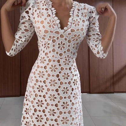 Women's Maxi Dress – Lace – A-Line Fit – V-Neck – Mid Sleeves – Floral Pattern