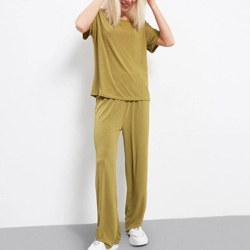 Women's Lounge Set – Short-Sleeved Top – Crop Fit – Wide Pants – Breathable Material