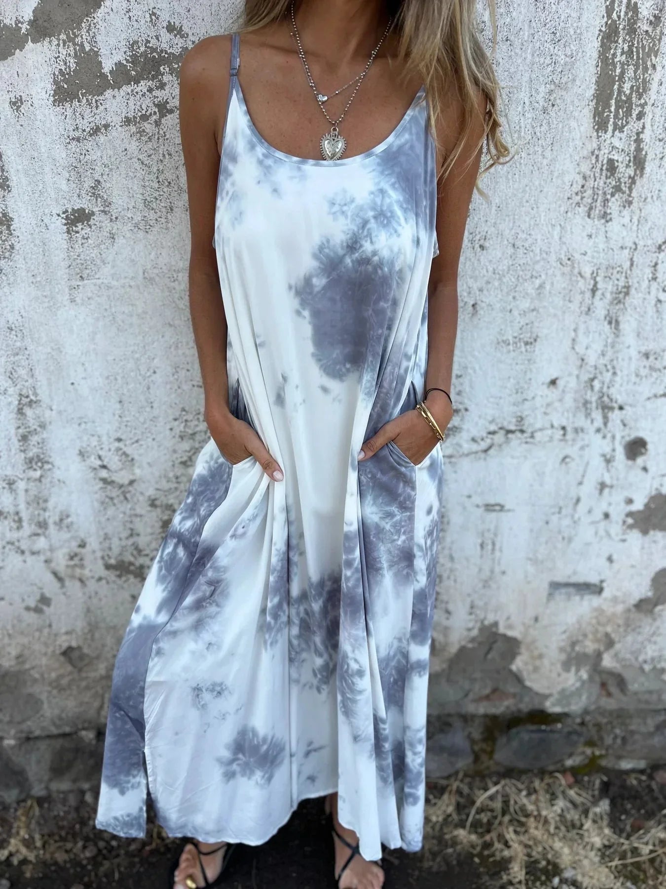Women's Maxi Dress – Relaxed Fit – Adjustable Straps – Natural Fibers – Pockets