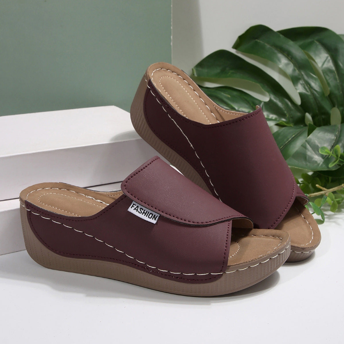 Women's sandals with wedge heel – Open toe – Slip-on – Padded sole – Comfort fit