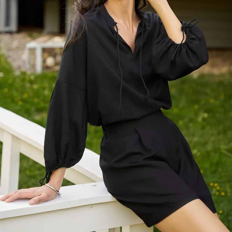 Women's Two-Piece Set – Relaxed Fit – V-Neck Balloon Sleeves – Ruched Shorts – Breathable Material