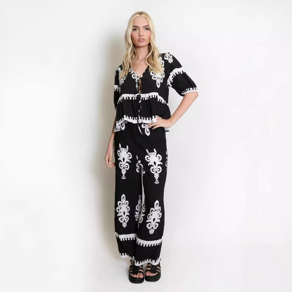 Women's Two-piece Set – Relaxed Fit – Bow-tie V-neck Top – Wide High-waisted Pants