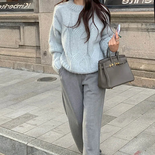 Women's Knit Sweater – Oversized Fit – Wool Texture – Cable Knit – Long Sleeves