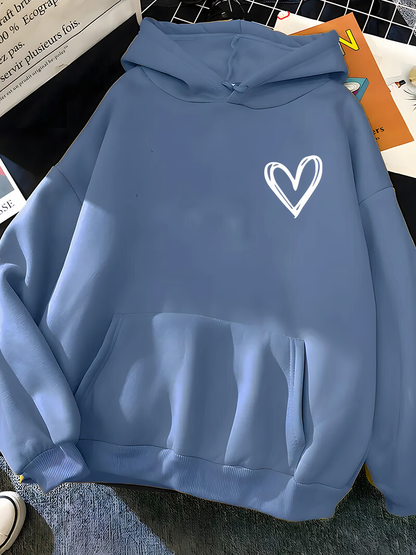 Women's Hoodie – Relaxed Fit – Soft Cotton Feel – Heart Graphic – Casual
