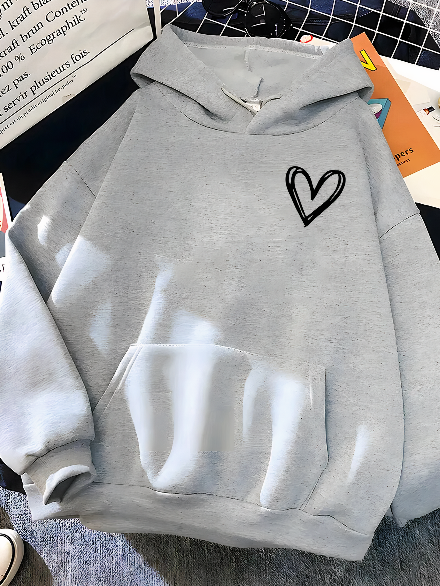 Women's Hoodie – Relaxed Fit – Soft Cotton Feel – Heart Graphic – Casual