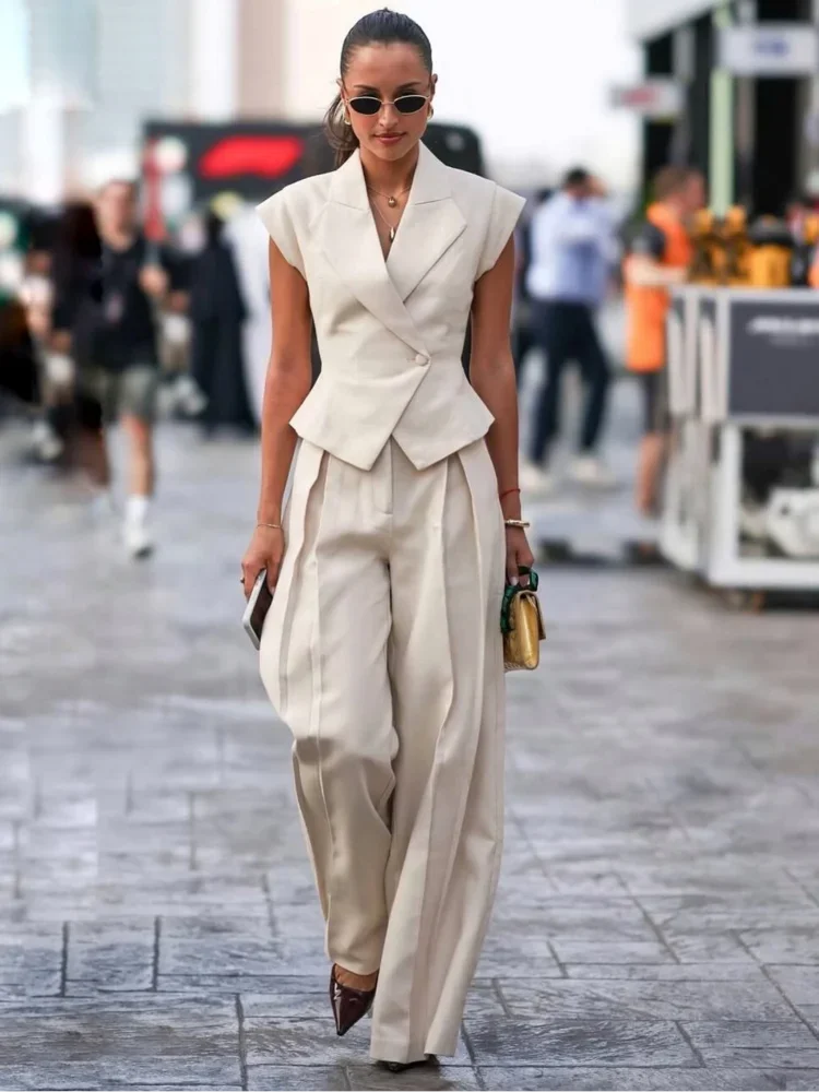 Women's Jumpsuit – Sleeveless V-Neck – High Waist – Wide Legs – Luxurious Fabric