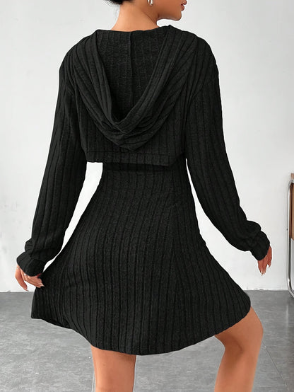 Dame Strikkjole - Ribbet Design - Langærmet - Elegant Udsnit Detalje - Komfortabel Pasform
