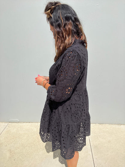 Dame Kjole - A-line Løs Pasform - 3/4 Ærmer - Knaplukning & Broderie Anglaise