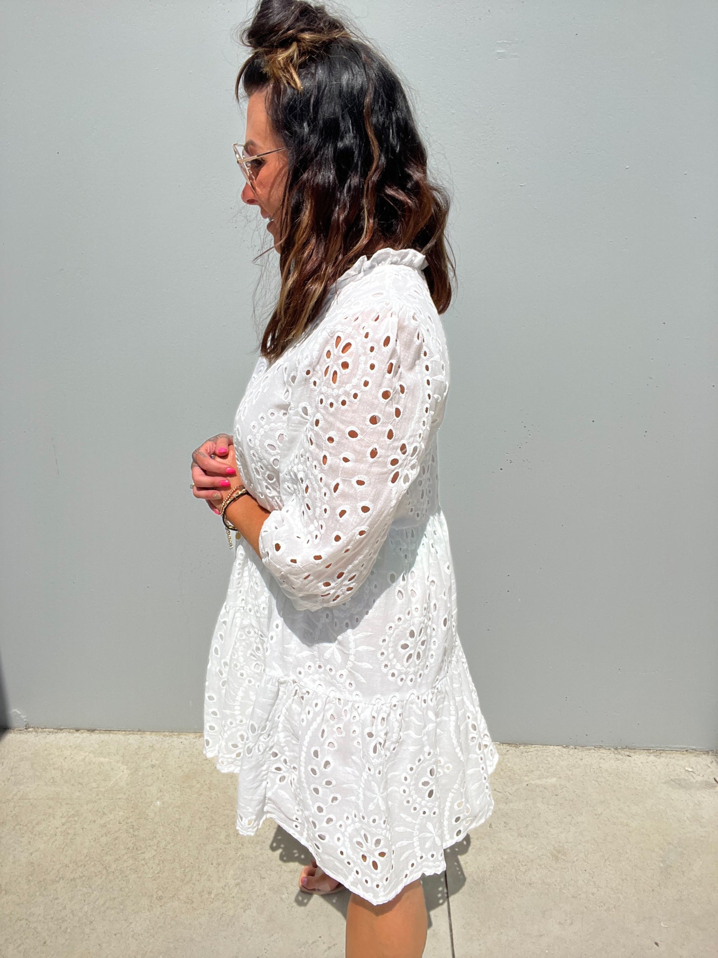 Dame Kjole - A-line Løs Pasform - 3/4 Ærmer - Knaplukning & Broderie Anglaise
