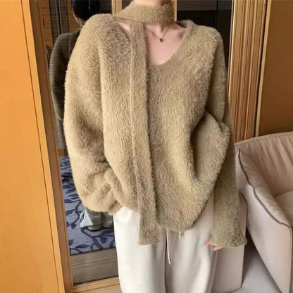 Women's Pullover – Oversize Fit – Soft Wool Knit – Deep V-Neck – Scarf Detail