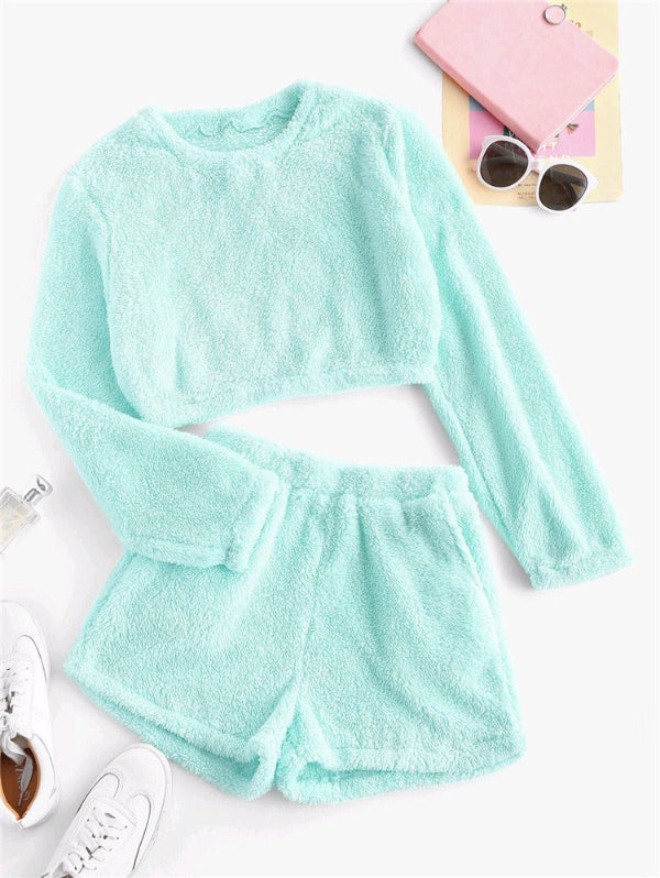Women's Loungewear Set – Cropped Long-Sleeve Top – High-Waisted Shorts in Soft Fleece
