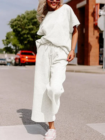 Women's Two-Piece Set – Relaxed Fit – Soft Knit – T-shirt with Wide Pants
