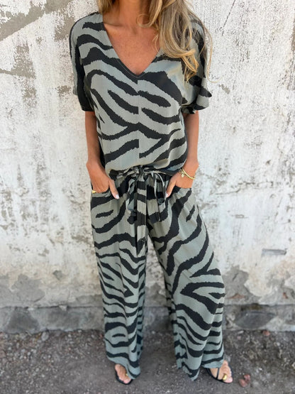 Women's Set with V-Neck Top and Wide Pants – Zebra Print – Light and Breathable – Relaxed Fit