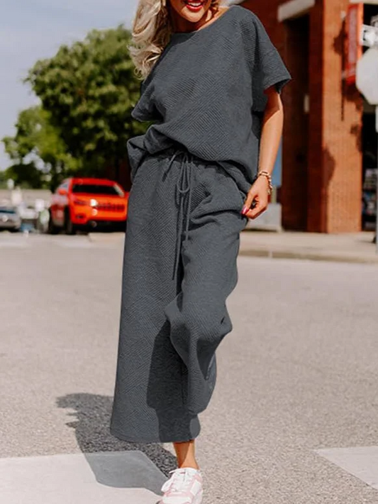 Women's Two-Piece Set – Relaxed Fit – Soft Knit – T-shirt with Wide Pants