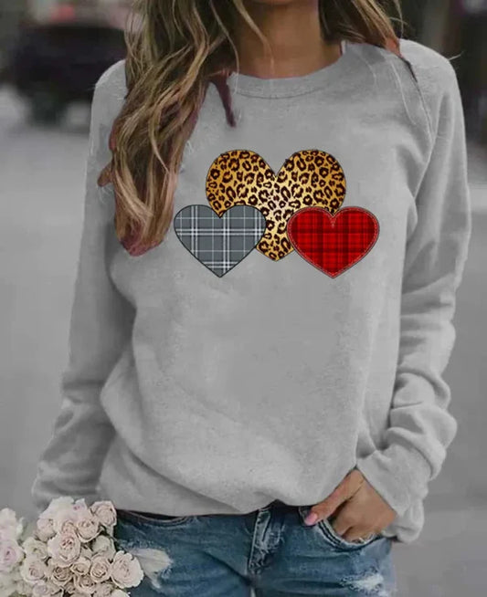 Women's Sweatshirt – Loose Fit – Long Sleeves – Soft Cozy Texture – Heart Print