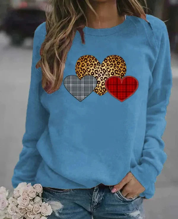 Women's Sweatshirt – Loose Fit – Long Sleeves – Soft Cozy Texture – Heart Print
