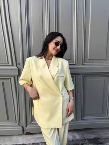 Women's Blazer – Loose Fit – Half Sleeve – Light Cotton Texture – Button Closure