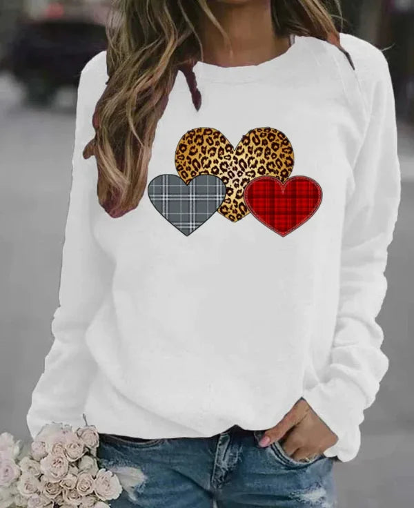 Women's Sweatshirt – Loose Fit – Long Sleeves – Soft Cozy Texture – Heart Print