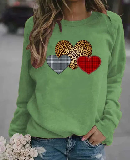 Women's Sweatshirt – Loose Fit – Long Sleeves – Soft Cozy Texture – Heart Print