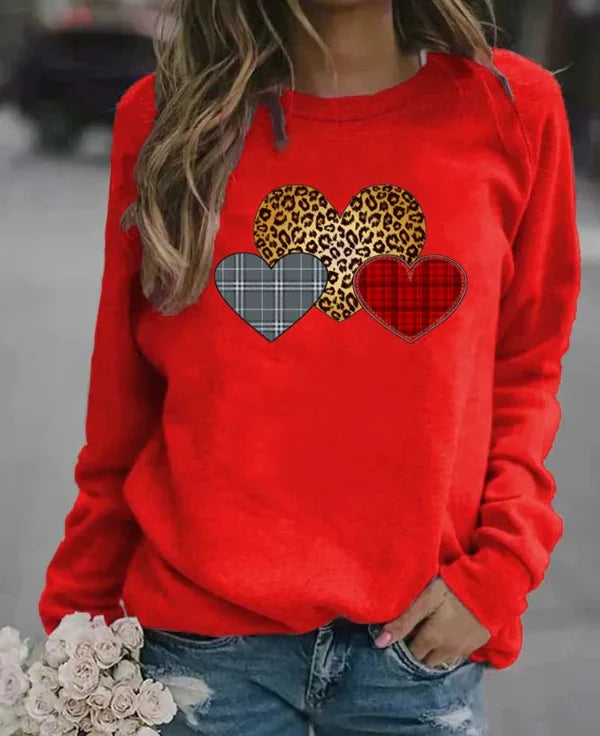 Women's Sweatshirt – Loose Fit – Long Sleeves – Soft Cozy Texture – Heart Print