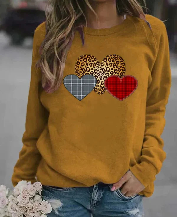 Women's Sweatshirt – Loose Fit – Long Sleeves – Soft Cozy Texture – Heart Print