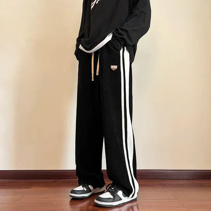 Men's Trousers – Fleece Sweatpants – Baggy Fit – Adjustable Waist – Sporty Stripes