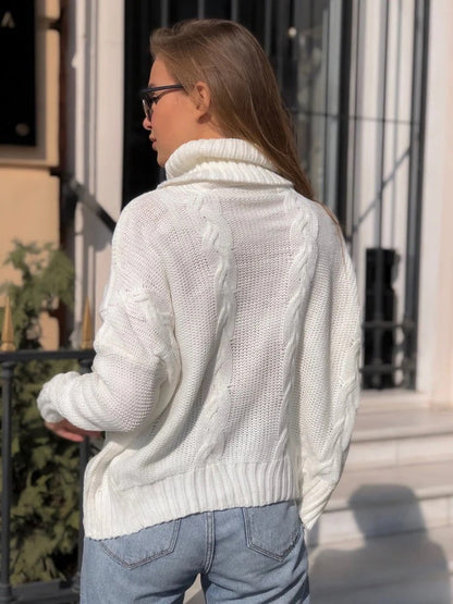 Women's Knit Sweater – Relaxed Fit – Chunky Turtleneck – Cable Knit – Soft Texture