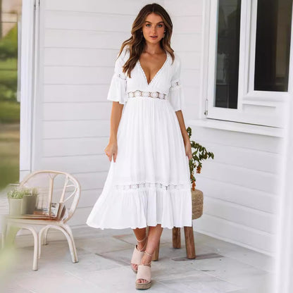 Chloé - Elegant hvid midikjole med blonde detaljer